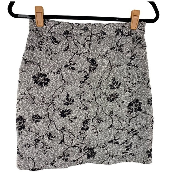 Newport News Gray Black Floral‎ Mini Skirt - Picture 3 of 7